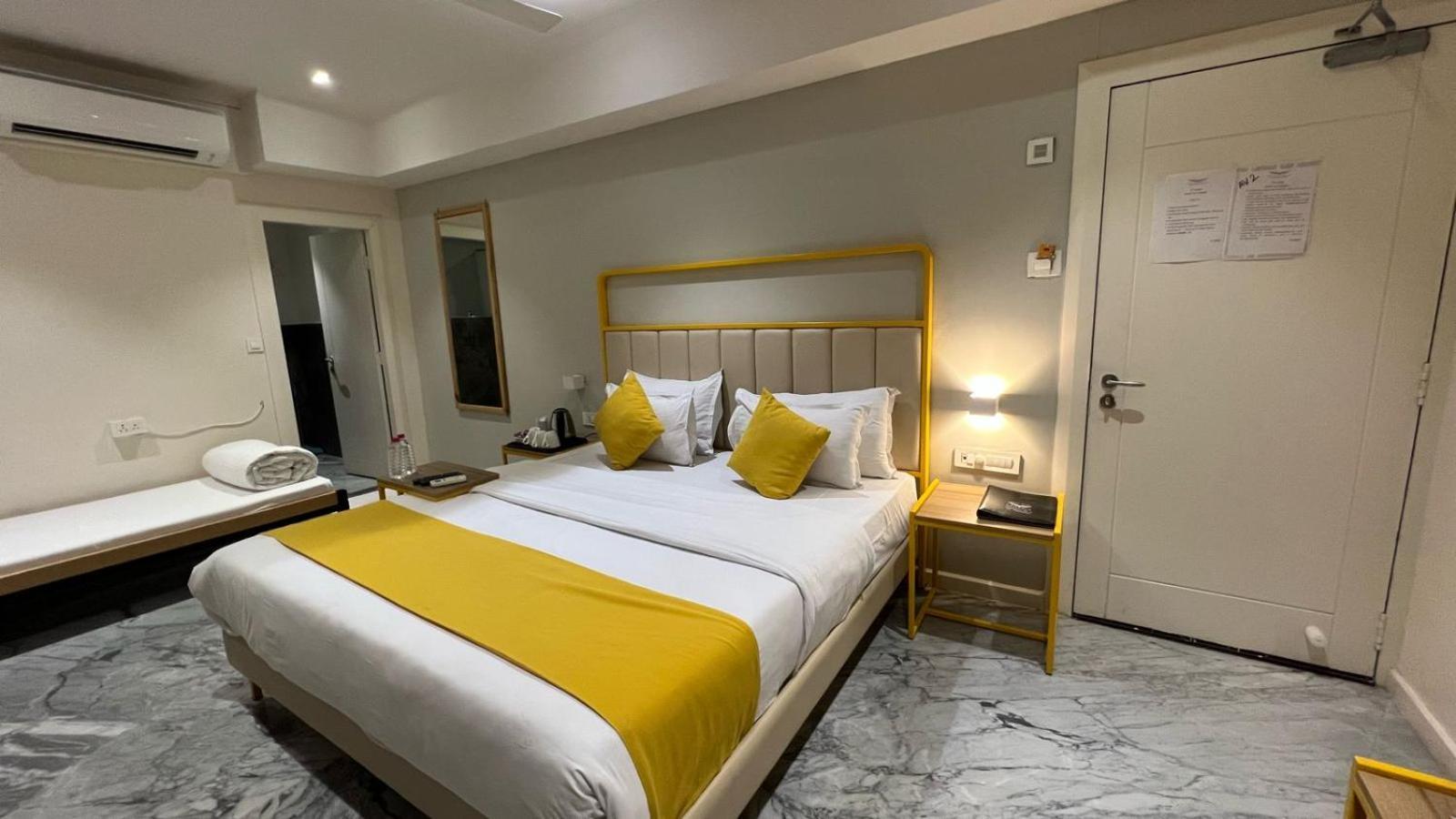 Phoenix - Unmatched Comfort Udaipur Exterior photo